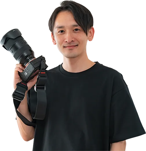カメラを持つ松井公平